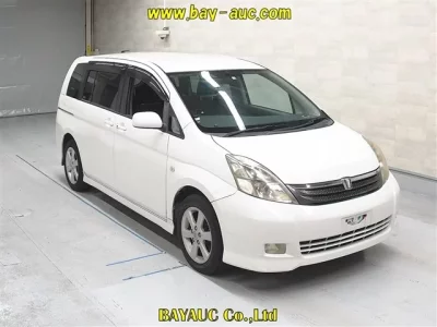 Toyota ISIS  с аукциона в Японии