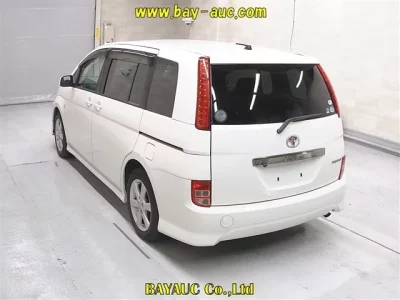 Toyota ISIS  с аукциона в Японии