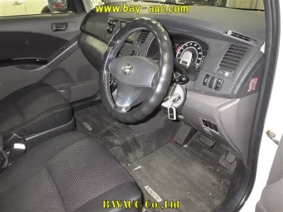 Toyota ISIS  с аукциона в Японии