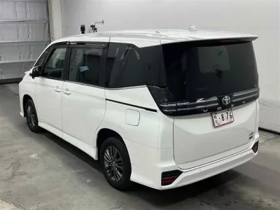 Toyota VOXY  с аукциона в Японии