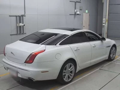 Jaguar XJ SERIES