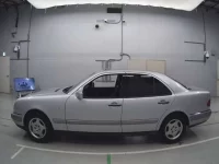 Mercedes-Benz E CLASS лот № 38161 оценка 4  с аукциона в Японии 3