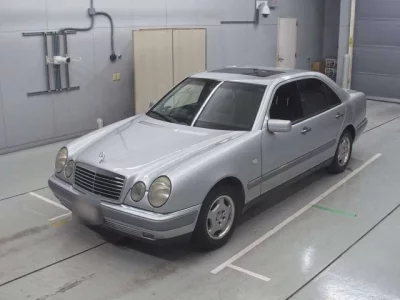 Mercedes-Benz E CLASS  с аукциона в Японии