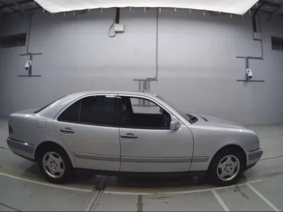 Mercedes-Benz E CLASS  с аукциона в Японии