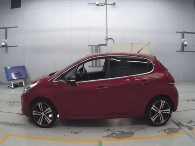 Peugeot 208  с аукциона в Японии
