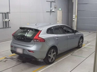 Volvo V40  с аукциона в Японии