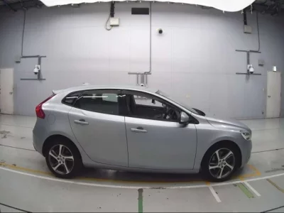 Volvo V40  с аукциона в Японии
