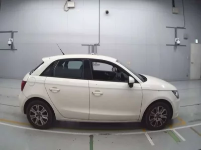 Audi A1  с аукциона в Японии
