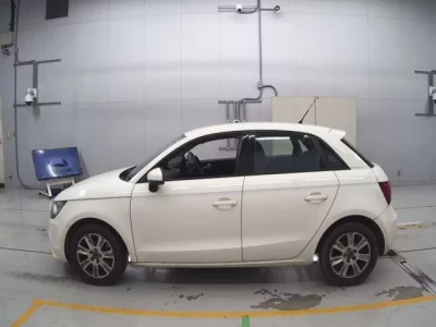 Audi A1  с аукциона в Японии