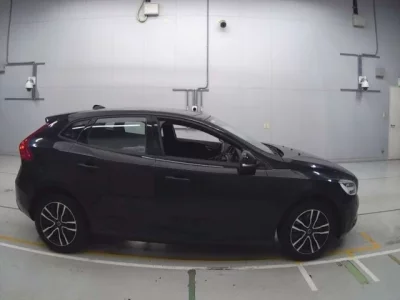 Volvo V40  с аукциона в Японии
