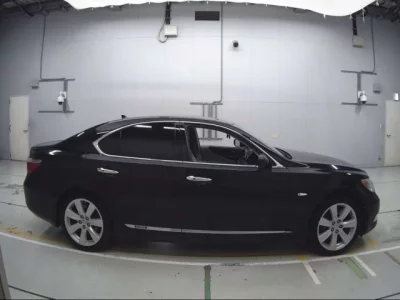 Lexus LS  с аукциона в Японии