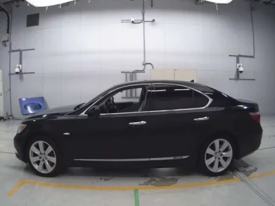 Lexus LS  с аукциона в Японии