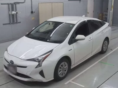 Toyota PRIUS  с аукциона в Японии