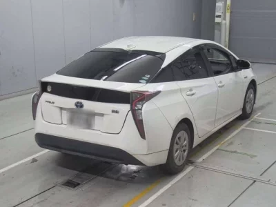 Toyota PRIUS  с аукциона в Японии