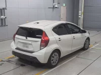 Toyota AQUA лот № 30022 оценка 4  с аукциона в Японии 1