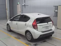 Toyota AQUA лот № 30022 оценка 4  с аукциона в Японии 5