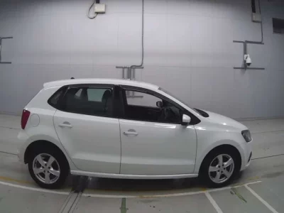 Volkswagen POLO  с аукциона в Японии
