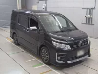 Toyota VOXY лот № 30026 оценка 4  с аукциона в Японии 4