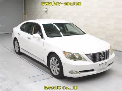 Lexus LS  с аукциона в Японии