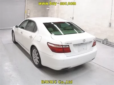 Lexus LS  с аукциона в Японии