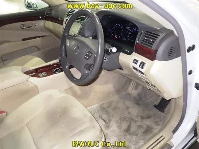 Lexus LS  с аукциона в Японии