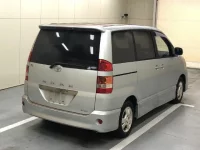 Toyota NOAH лот № 3704 оценка 3.5  с аукциона в Японии 3