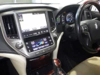 Toyota CROWN лот № 28 оценка R  с аукциона в Японии 2