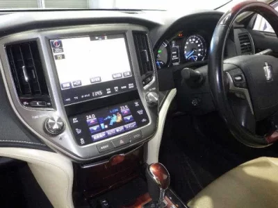 Toyota CROWN  с аукциона в Японии