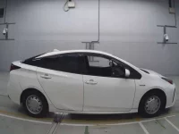 Toyota PRIUS лот № 30056 оценка 3.5  с аукциона в Японии 2