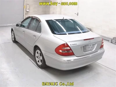 Mercedes-Benz E CLASS  с аукциона в Японии