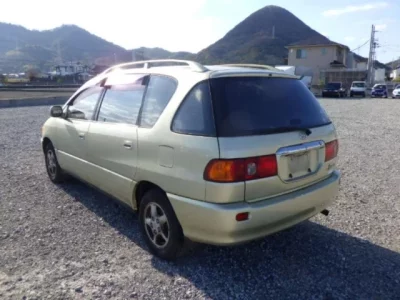 Toyota IPSUM  с аукциона в Японии