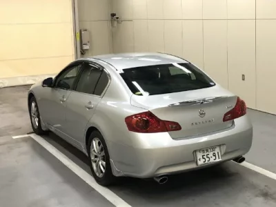 Nissan SKYLINE  с аукциона в Японии