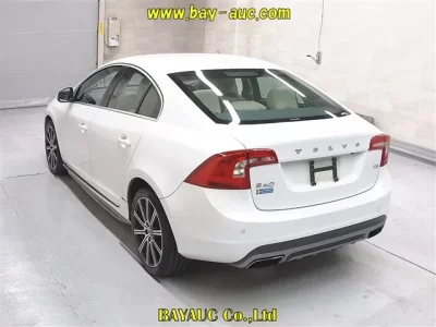 Volvo S60  с аукциона в Японии