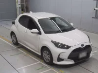 Toyota YARIS лот № 30096 оценка 4  с аукциона в Японии 4