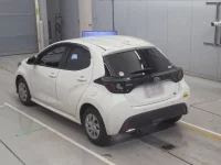 Toyota YARIS лот № 30096 оценка 4  с аукциона в Японии 5