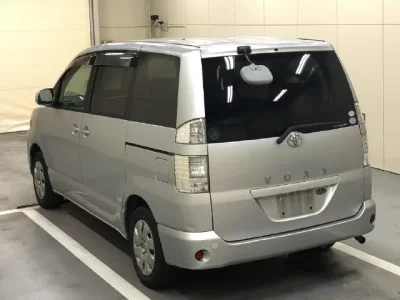 Toyota VOXY  с аукциона в Японии