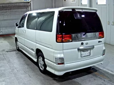 Nissan ELGRAND  с аукциона в Японии