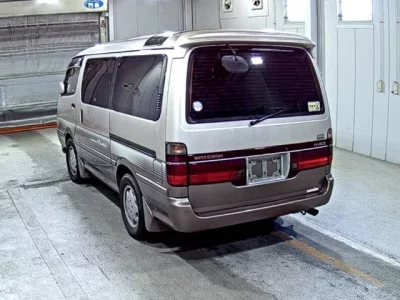 Toyota HIACE  с аукциона в Японии