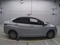 Honda GRACE лот № 30128 оценка 4  с аукциона в Японии 2