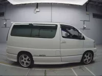 Nissan ELGRAND лот № 90262 оценка R  с аукциона в Японии 2