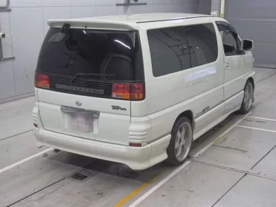 Nissan ELGRAND  с аукциона в Японии