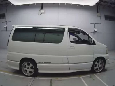 Nissan ELGRAND  с аукциона в Японии