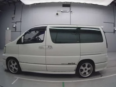 Nissan ELGRAND  с аукциона в Японии