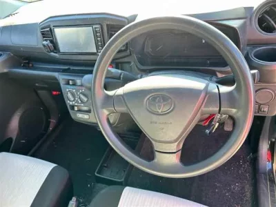 Toyota PIXIS EPOCH  с аукциона в Японии