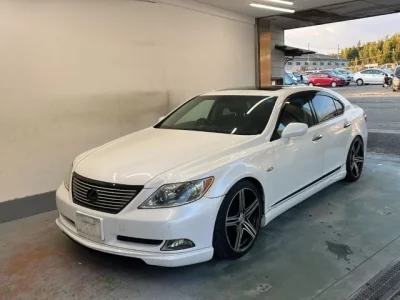 Lexus LS  с аукциона в Японии