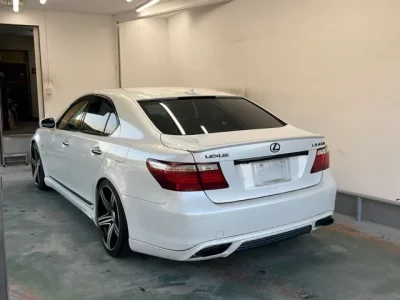 Lexus LS  с аукциона в Японии