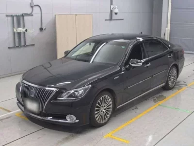Toyota CROWN  с аукциона в Японии