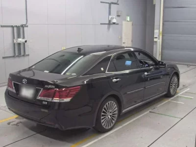 Toyota CROWN  с аукциона в Японии