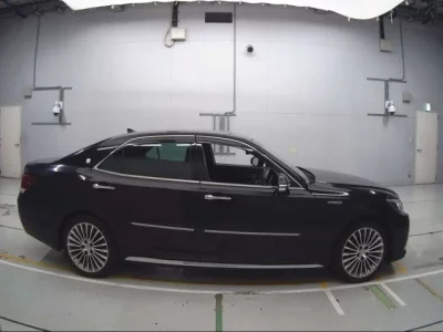 Toyota CROWN  с аукциона в Японии