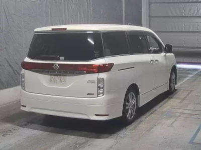 Nissan ELGRAND  с аукциона в Японии